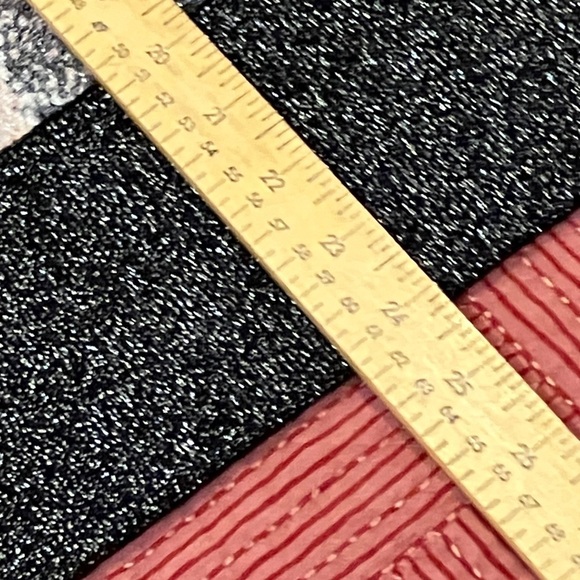 Le Chateau women’s size medium snakeskin print Black pink White glittery Top - Picture 9 of 12